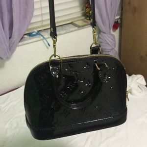 Imitation Louis Vuitton black crossbody bag